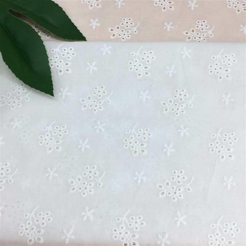 现货供应 棉布镂空小花绣花布 春夏连衣裙婚纱礼服服装刺绣面料