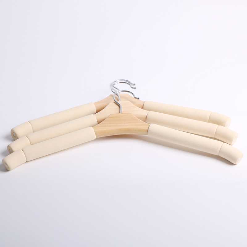 高档北欧简约实木海绵家用大号防滑防肩角L无痕不起包毛衣挂衣架