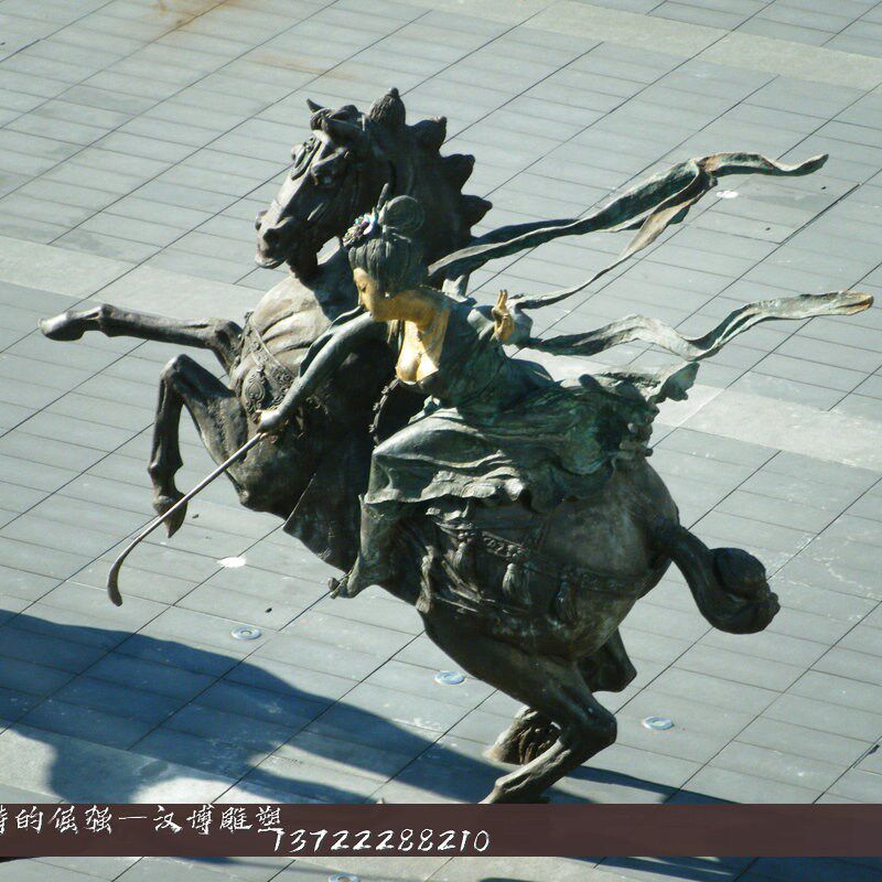 玻璃钢仿铜人物雕塑古代大将骑马征战沙场雕塑户外公园景观装饰