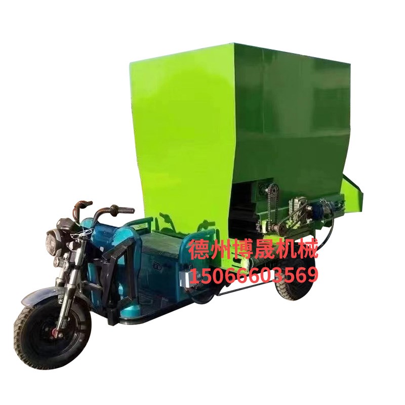 电动撒料车养殖场草料投喂车全自动三轮喂料车牛羊饲料搅拌投料机