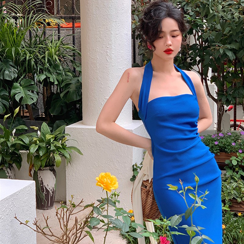 现货法式小众挂脖连衣裙女2023夏季G新款修身显瘦气质纯欲吊带包