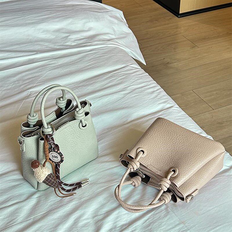 小巧精致多隔层小水桶包2025新款上班杂物手拎包单肩斜挎包女小包