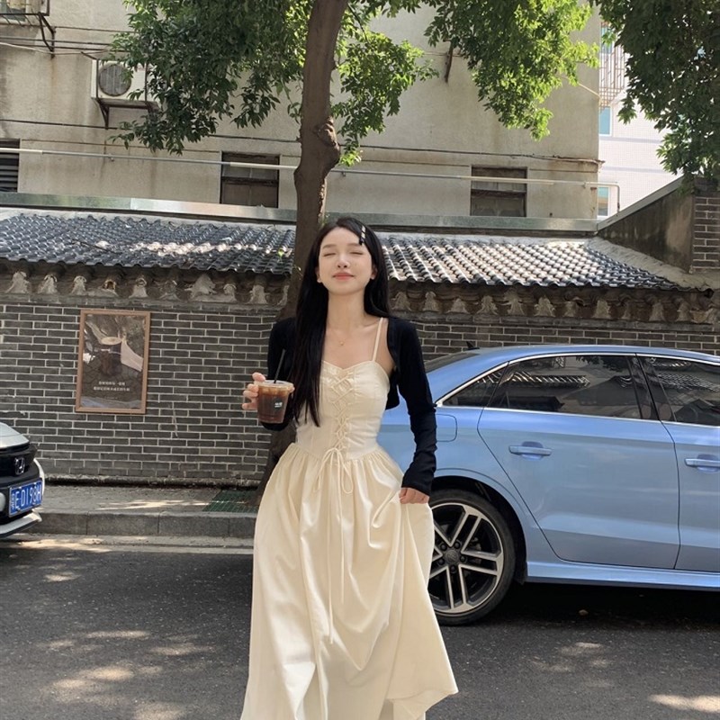 工厂销小众设计感a字连衣裙法式吊带裙女装夏季T温柔风收腰长裙白