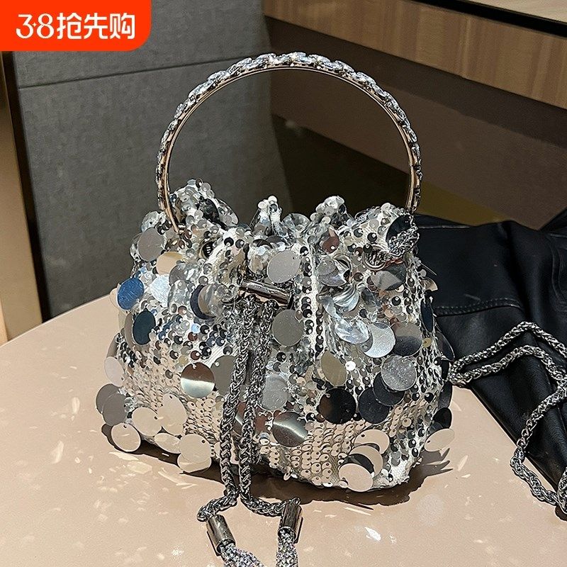 甜酷辣妹风亮片包包女2024新款时尚链条斜挎包小众设计手提水桶包,箱包皮具/热销女包/男包,水桶包,淘宝优惠券,粉丝福利购,淘宝优惠卷