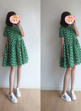 绿色夏季女2024新款碎花法式宽松腰遮肉圆领套头Sa字娃娃款连衣裙