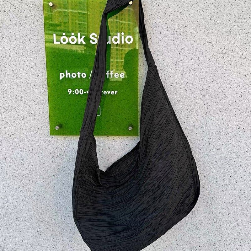 日系男士大容量单肩包纯色斜挎包褶皱布包学生日系休闲旅行通勤包,箱包皮具/热销女包/男包,时尚帆布包,淘宝优惠券,粉丝福利购,淘宝优惠卷