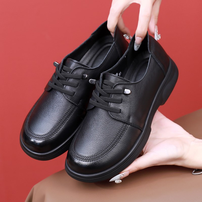 妈妈鞋秋冬款真皮单鞋平底中老年女鞋舒适防滑老人皮鞋低跟不累脚