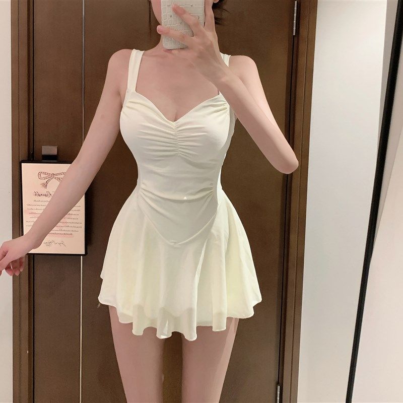 泳衣女款高级感连体裙式平角收腰显瘦小胸聚拢保守少女度假泡温泉