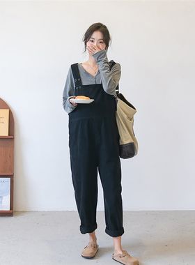 孕妇裤子棉布宽松大码背带裤两件套装新款显瘦秋季黑色牛仔长裤子