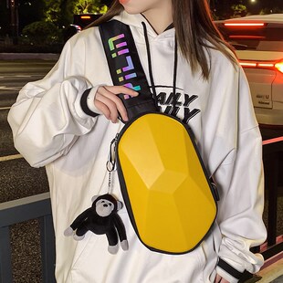 儿童斜挎包男孩时尚外出小背包旅行帅气青少年小学生胸包男童包包