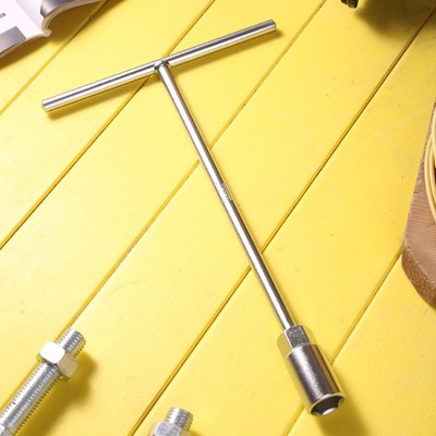 Deli Universal T bar Socket Spanner 17mm Socket Wrench Nut