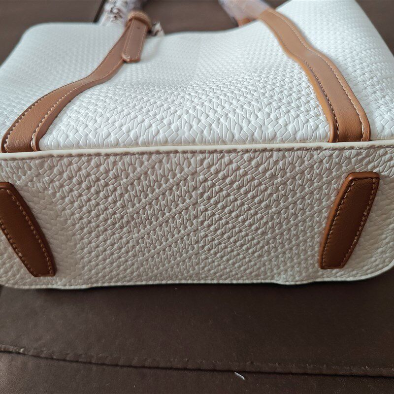 纯皮女包压花纹路设计感水桶包大容量斜挎包小众设计单肩腋下包