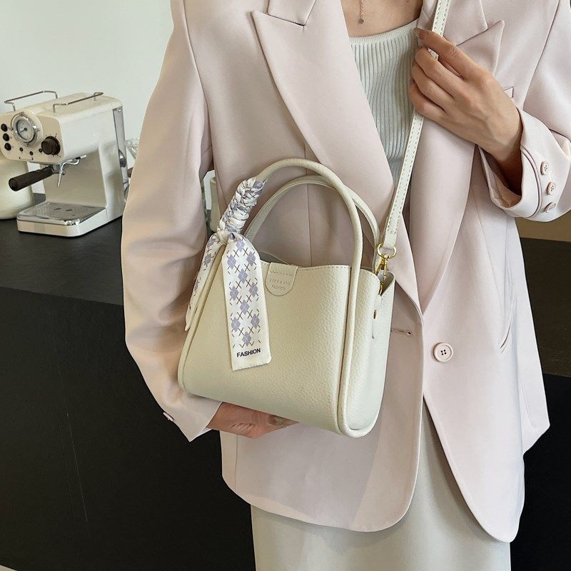 春夏季流行爆款小包包2024新款女士单肩斜挎包百搭手提托特水桶包,箱包皮具/热销女包/男包,水桶包,淘宝优惠券,粉丝福利购,淘宝优惠卷