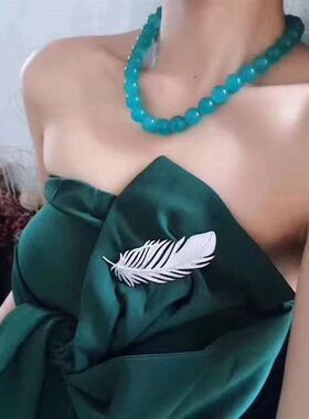 韩国气质款锆石j羽毛胸针女西装胸花简约开衫别针秋冬大衣配