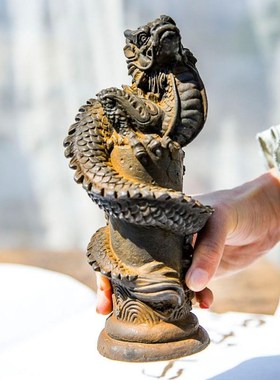 中式创意仿铸铁摆件飞龙在天浮雕像绕柱子桌面摆件居家茶宠工艺品