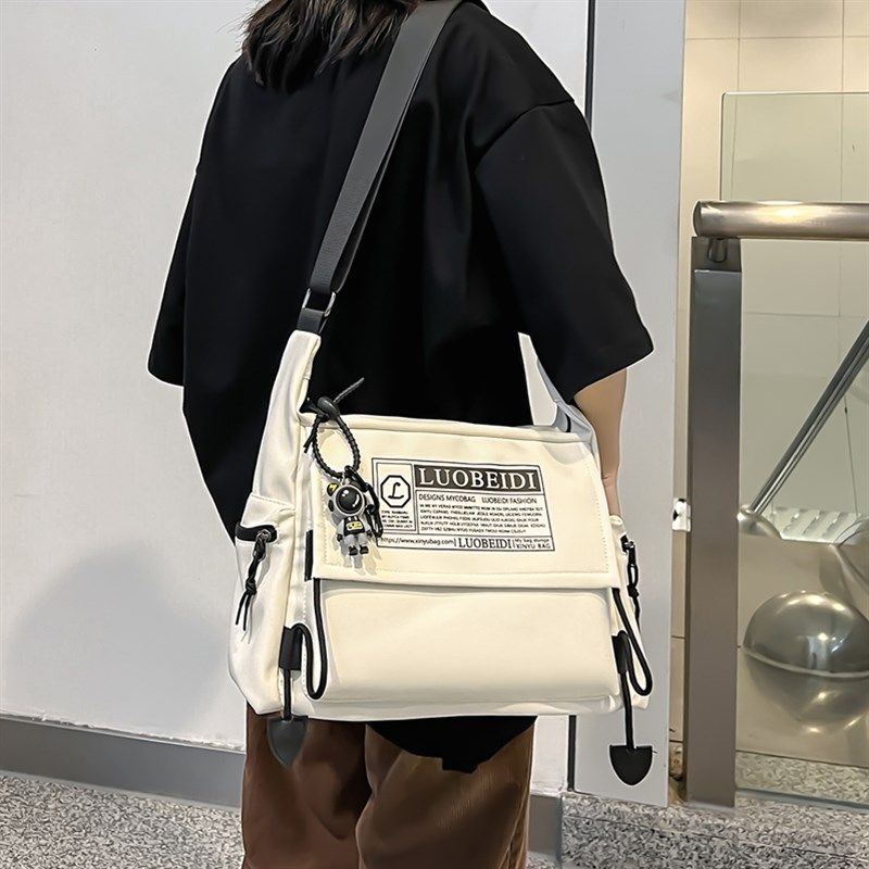 日系帆布包斜挎包男士大容量休闲工装邮差包女学生上课单肩包潮流