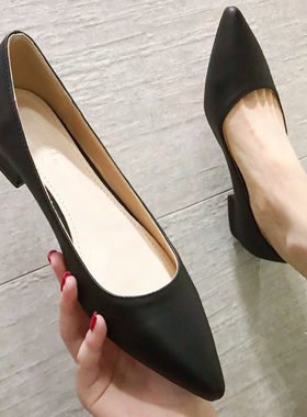 香港尖头单鞋女2021夏季新款粗跟平底百搭浅口低跟大码豆豆鞋女鞋
