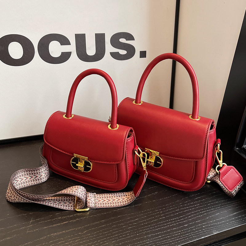 高级质感红色小包包2023u新款女包流行爆款宽肩带斜挎包新娘结婚,箱包皮具/热销女包/男包,小方包,淘宝优惠券,粉丝福利购,淘宝优惠卷