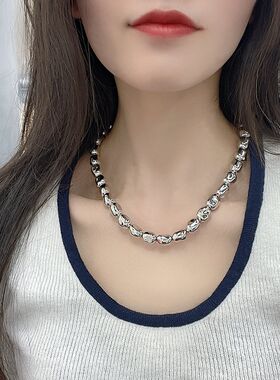 夸张甜酷风造型j立体异性不规则珍珠拼接项链锁女重工轻奢锁骨链