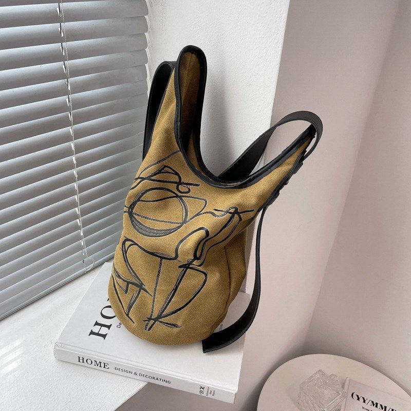 小众设计帆布包包女2023秋冬流行新款潮百搭斜挎包时尚单肩水桶包