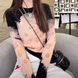 歐貨2024早春新款 T恤女遮肉顯瘦時尚 百搭打底衫 重工印x花長袖