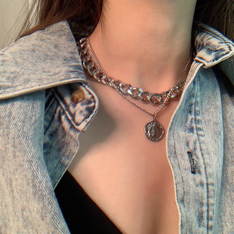 速发Human head pendant exaggerated thick chain necklace wome