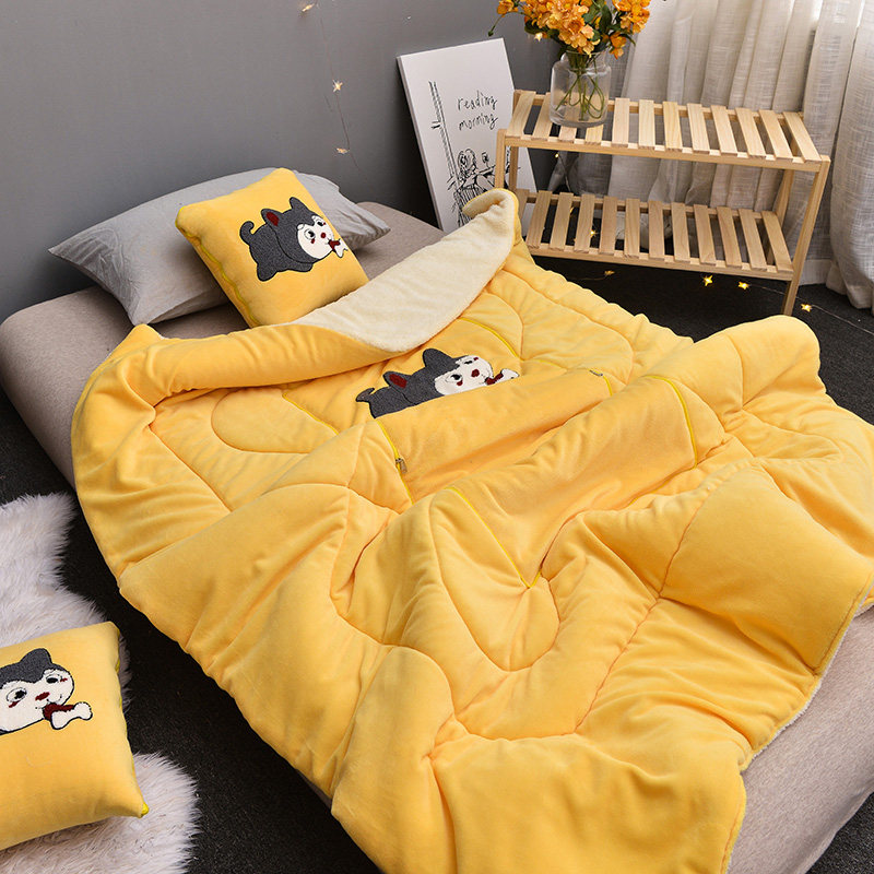 牛奶绒两用抱枕被加m厚卡通水晶绒靠垫办公室午睡汽车可折叠小被