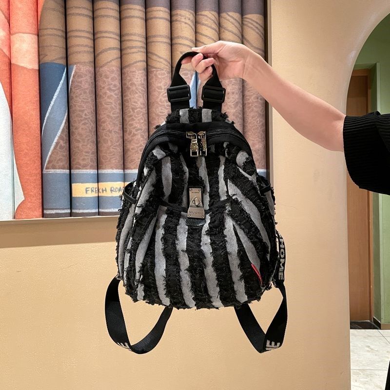 轻便帆布双肩包女2024新款时尚条纹女士背包大容量旅行包休闲洋气