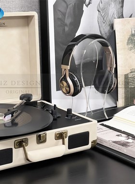 样板房间书桌摆件组合套装软桌面装饰品复古黑胶唱片机耳机装饰画