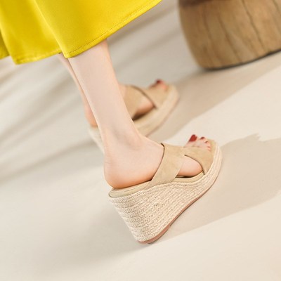 坡跟草编拖鞋女2025新款夏外穿沙滩凉拖鞋交坡跟鞋叉带网红高跟鞋