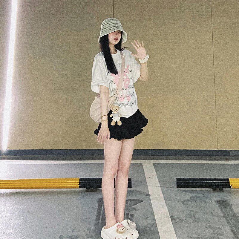 潮牌小众设计感音符印花短袖T恤女夏新款黑色花苞包臀短裙两件套