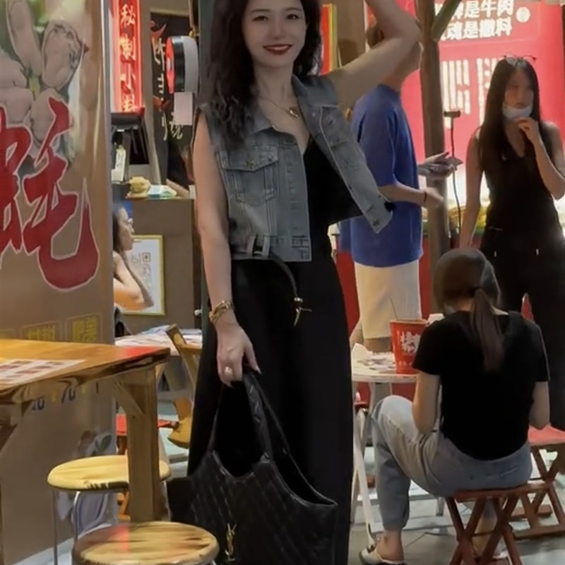 欧货新款复古设计感显瘦牛仔马甲女2024春夏百搭显瘦无袖外穿上衣