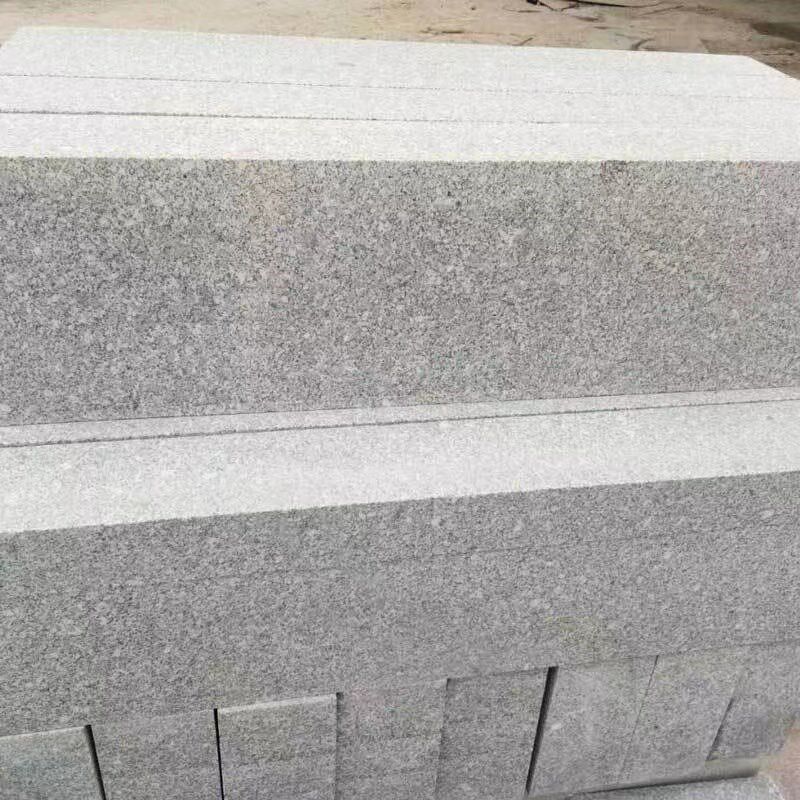 岗岩芝麻灰芝麻白芝麻黑r路沿石侧石 大理石路牙石火烧板 支持定