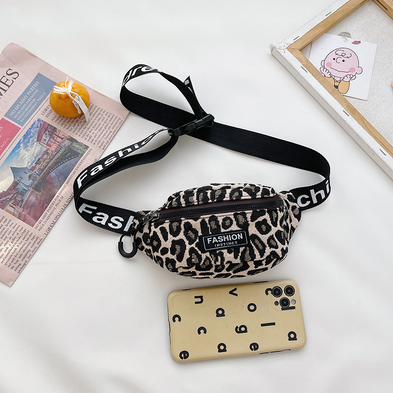 时尚豹纹男童斜挎包儿童包包2x021新款韩版时尚宝宝胸包小孩零钱