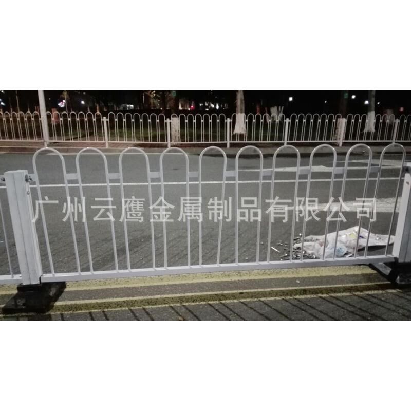 生产马路护栏、高速公路护栏、市政护栏、河道护栏。