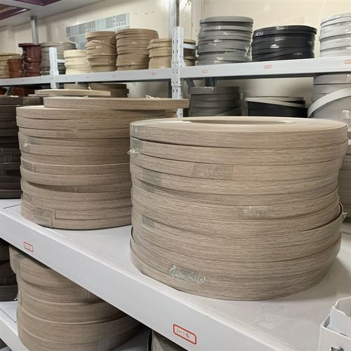 胡桃木pvc封边机条热熔自粘免胶修边同色封边皮装饰条衣橱柜包边