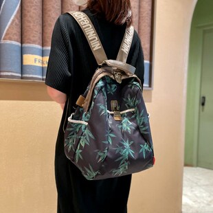 秋冬洋气轻便旅游双肩包女2024新款时尚女士背包牛津布休闲旅行包