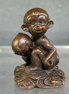 古玩收藏复古仿古做旧灵猴献瑞铜实心猴子抱桃生肖猴客厅茶宠摆件