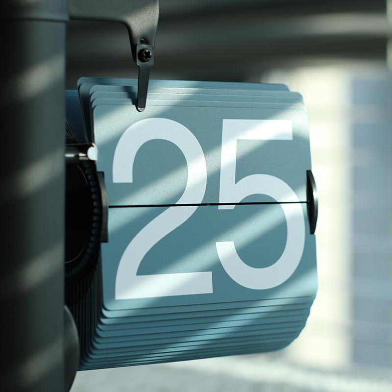 lzF创意个性机械复古电子自动翻页时钟远峰蓝色简约数字座钟