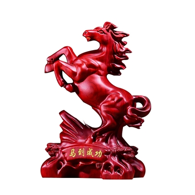 现货木雕红色马摆件工艺品实木马到成功招财客厅S办公桌红木马木