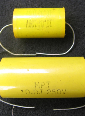 进口小体积轴向引脚金属化薄膜电容：10uf/100V 10uf/250V