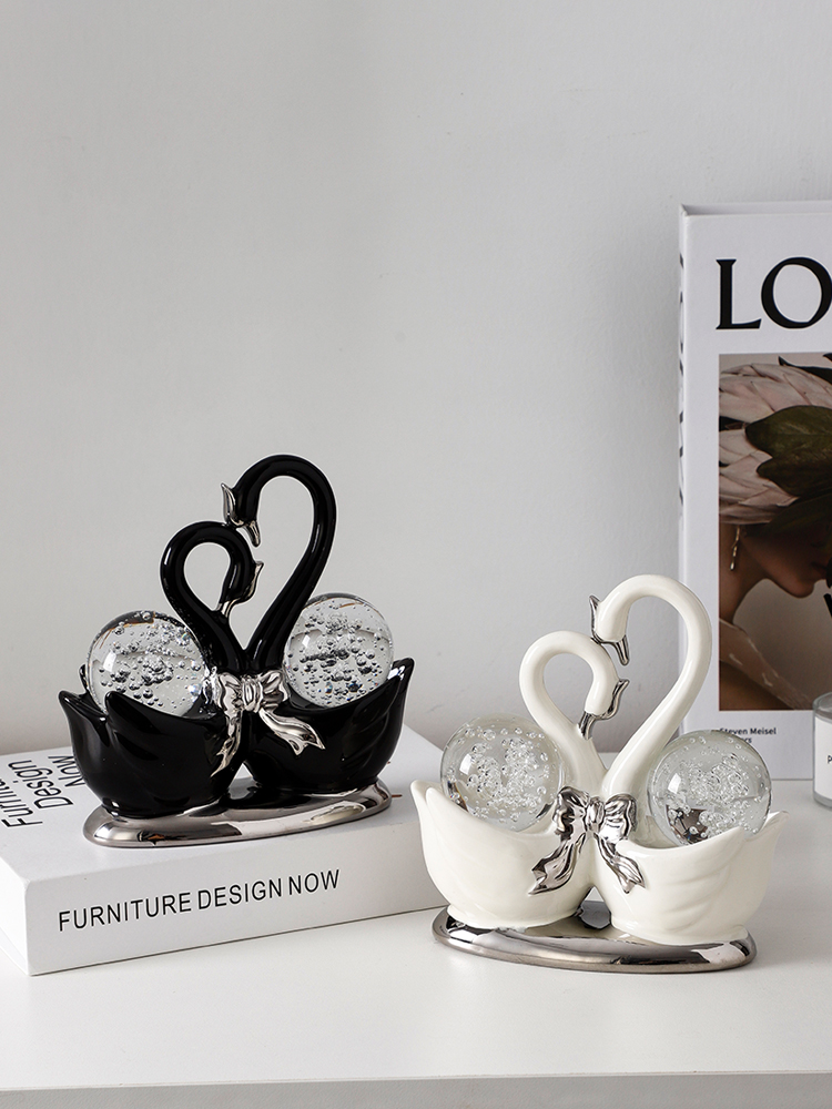 水晶球情侣天鹅摆件现代轻奢家居玄关客厅酒柜电视柜子装饰品对象