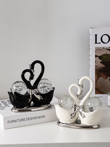 水晶球情侣天鹅摆件现代轻奢家居玄关客厅酒柜电视柜子装饰品对象