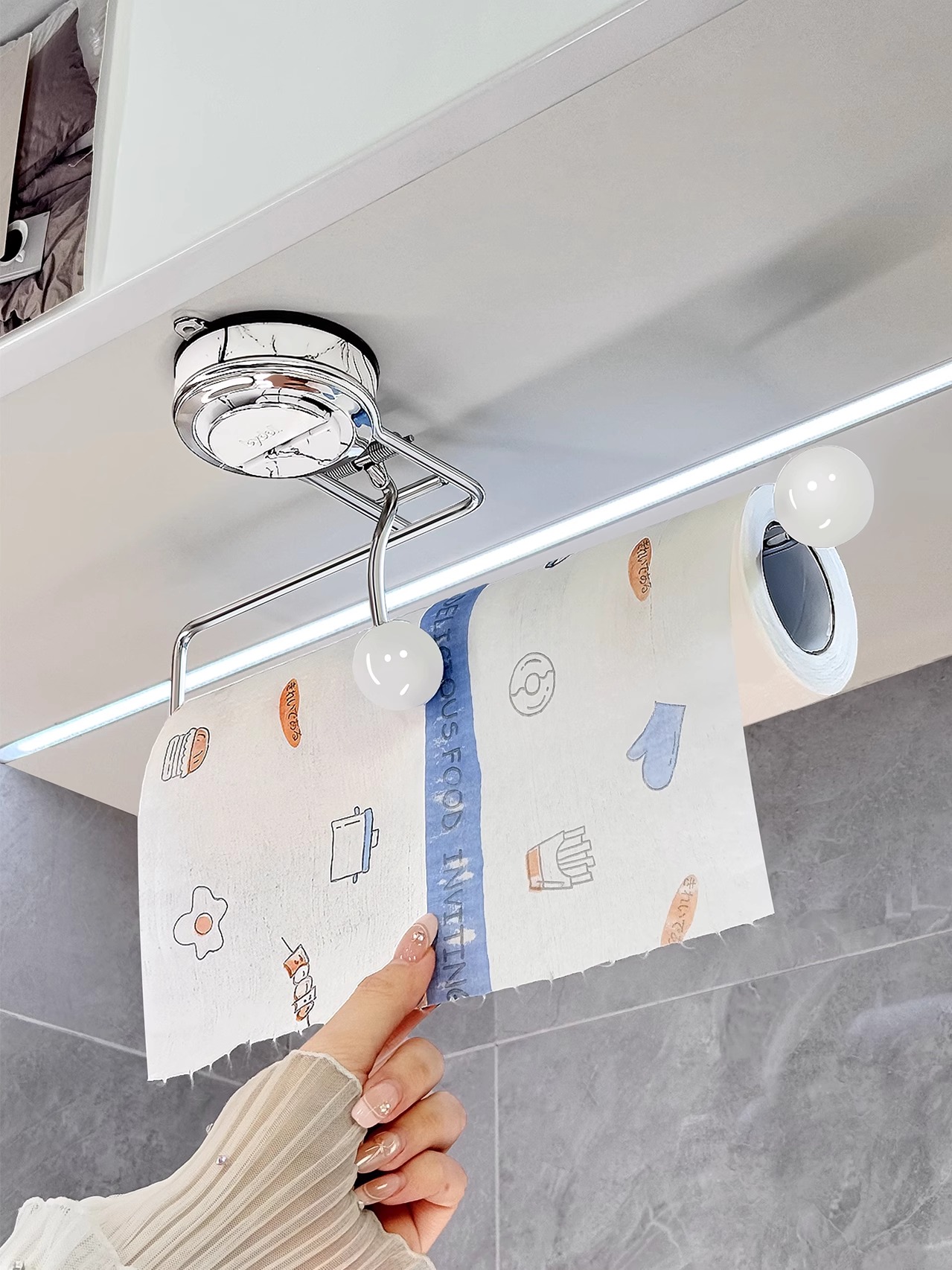 吸盘厨房纸巾架免打孔置物架家用卷纸架抹布保鲜袋架子纸巾挂架