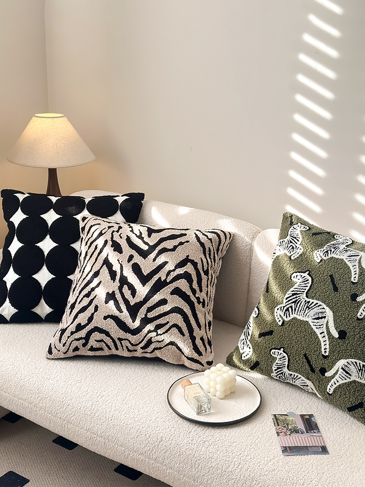 轻奢法式客厅沙发靠垫办公室午睡枕头毛绒抱枕卧室床头靠背靠枕套