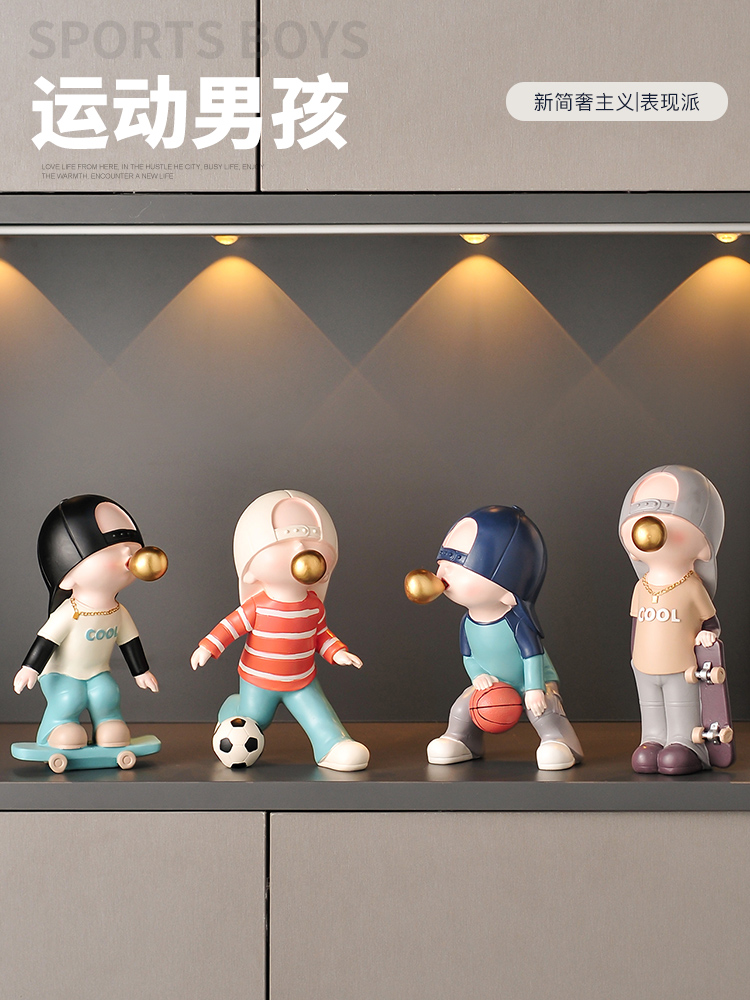 家居装饰品篮球足球滑板小男孩摆件客厅新房儿童房书柜人物礼物