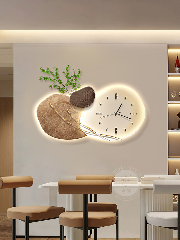 餐厅装饰画钟表挂钟饭厅石来运转发光2025新款创意客厅挂画壁灯画