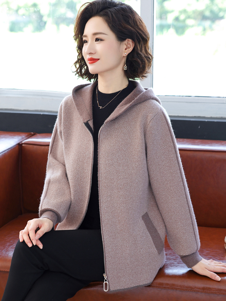 妈妈款春装外套洋气高贵短款格子上衣50岁中老年人女春秋冬季连帽