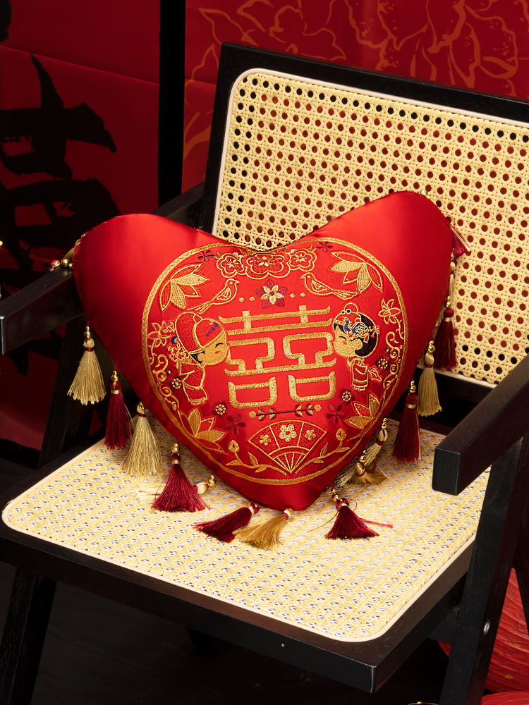 中式创意喜庆婚庆爱心抱枕结婚抱枕含芯一对异形靠枕婚房装饰定制