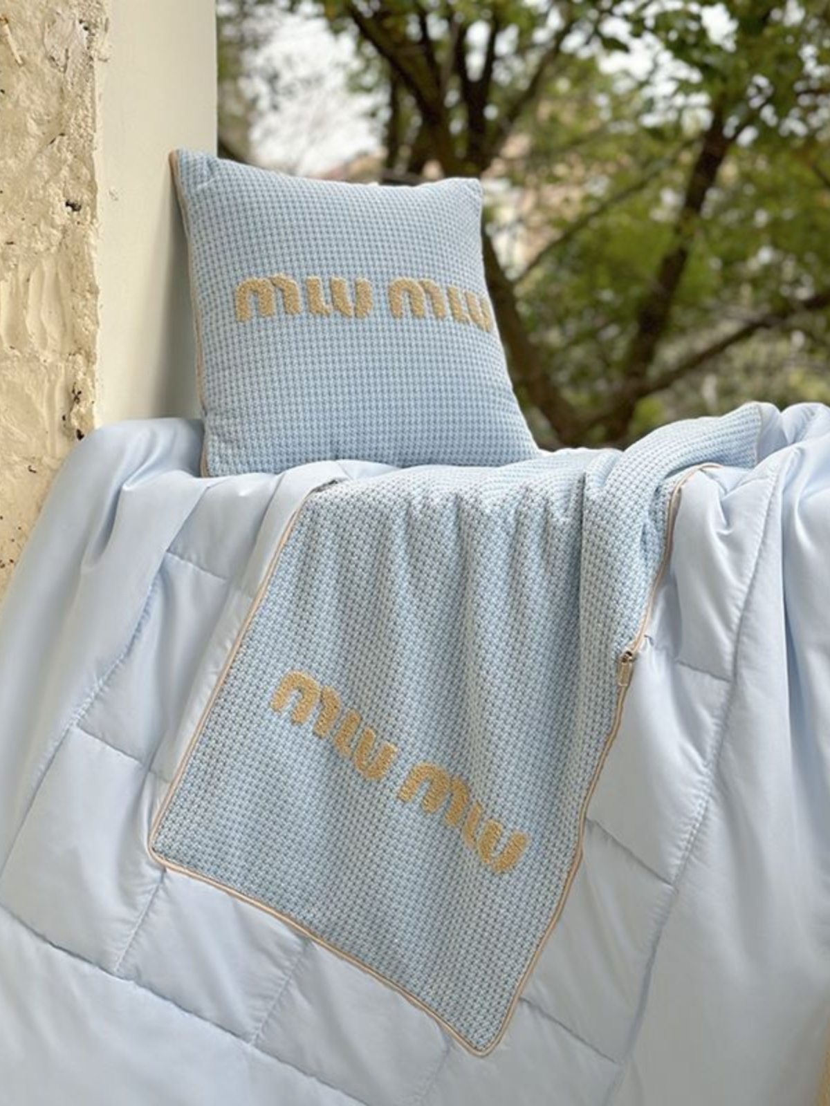 抱枕被子两用加厚午睡枕头被空调汽车载内靠枕办公室折叠毯二合一